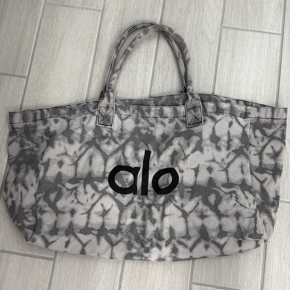 Alo Yoga Tote Bag - Picture 2 of 3